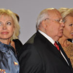 Prijswinnaar M. Gorbachev met dochter (l.) en Ute Ohoven