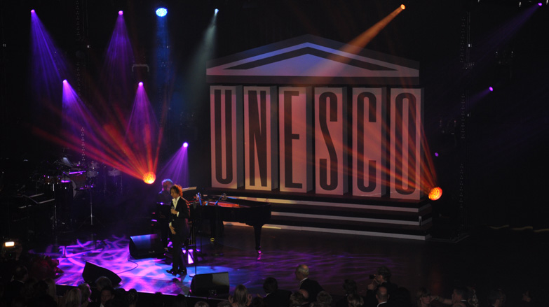Gianna Nannini tijdens haar prestaties bij het 20e UNESCO Charity Gala